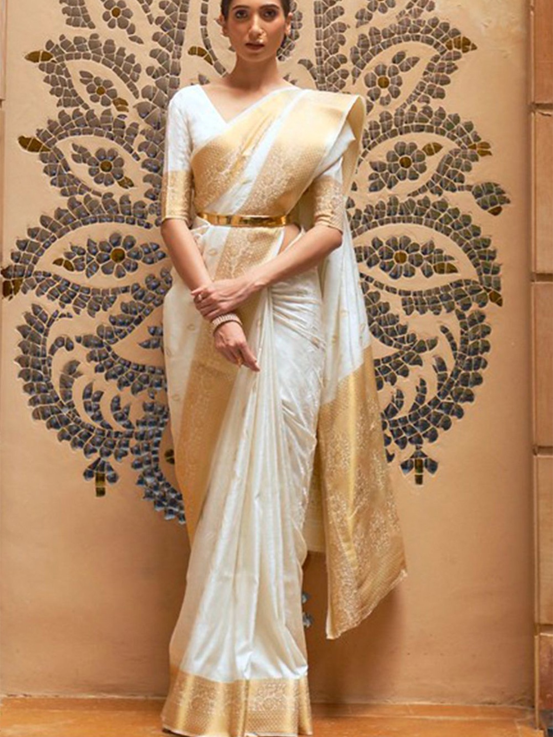 

PEENGAX Woven Design Zari Kanjeevaram Saree, White