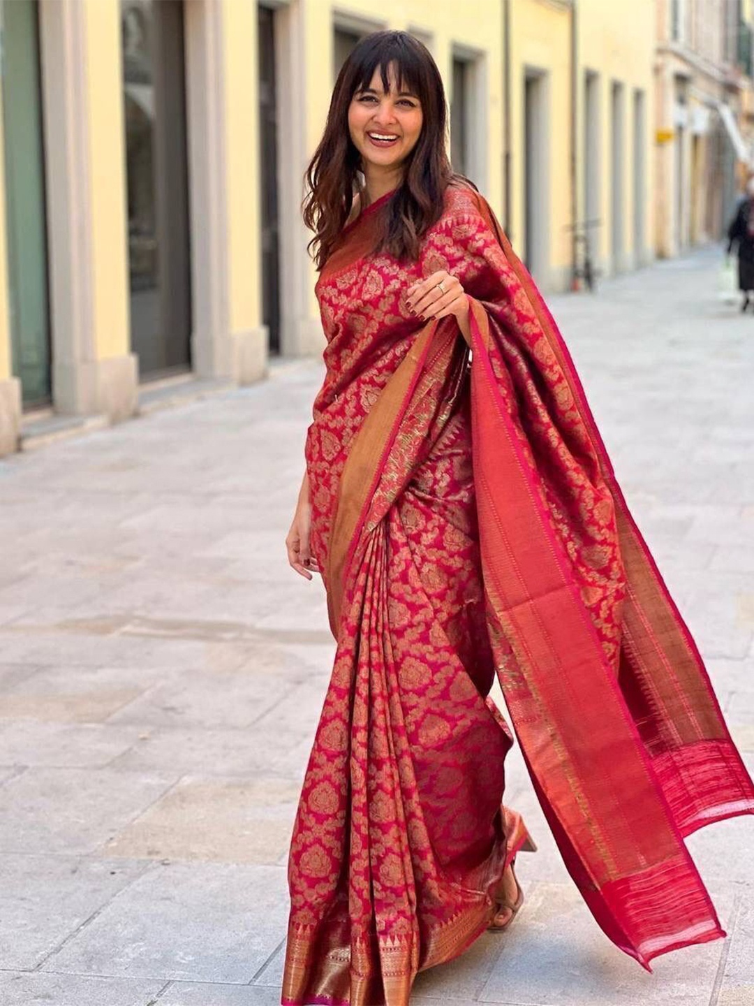 

Upalksh Woven Design Pure Cotton Patola Saree, Maroon