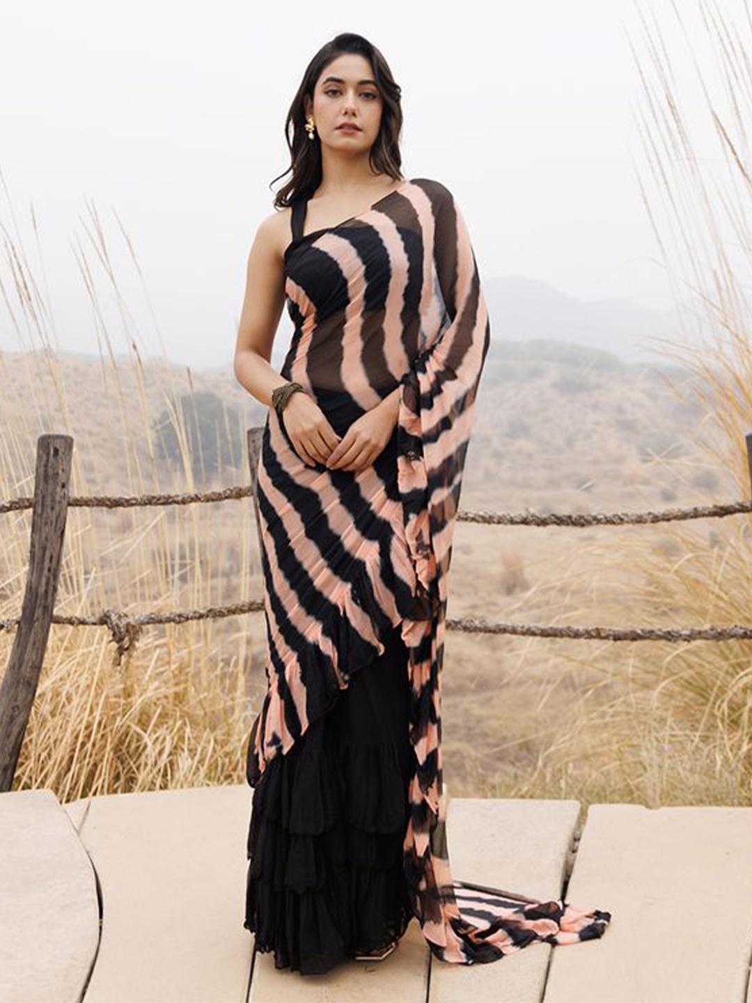 

Geroo Luxe Printed Pure Chiffon Leheriya Saree, Black
