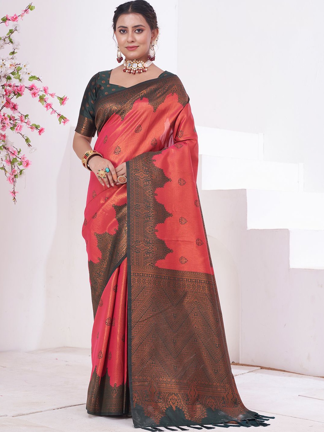 

Mitera Woven Design Zari Kanjeevaram Saree, Peach