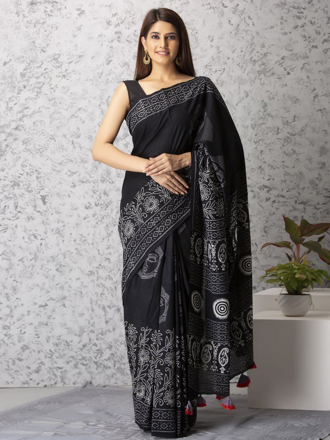 

Craft Musium Floral Pure Cotton Bagru Saree, Black