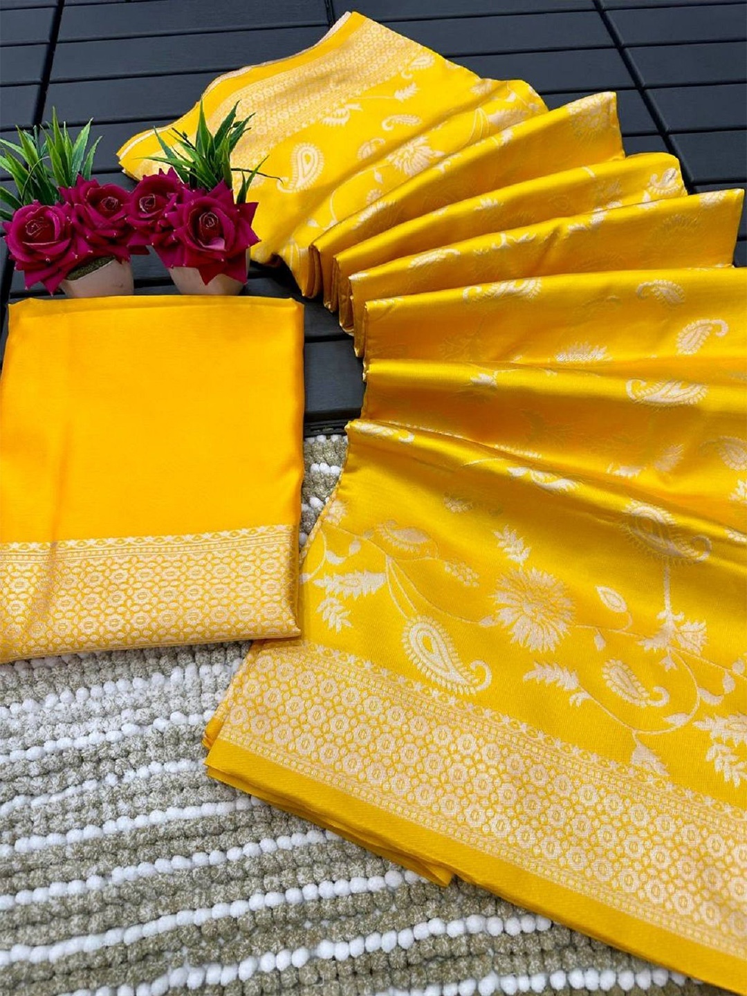 

Aika Woven Design Pure Georgette Saree, Yellow
