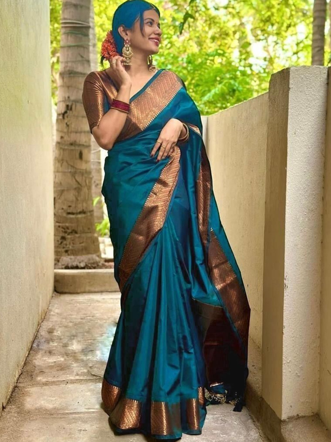 

Upalksh Zari Woven Design Kanjeevaram Saree, Blue