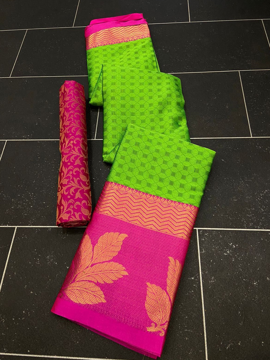 

Aika Woven Design Zari Pure Silk Banarasi Saree, Green