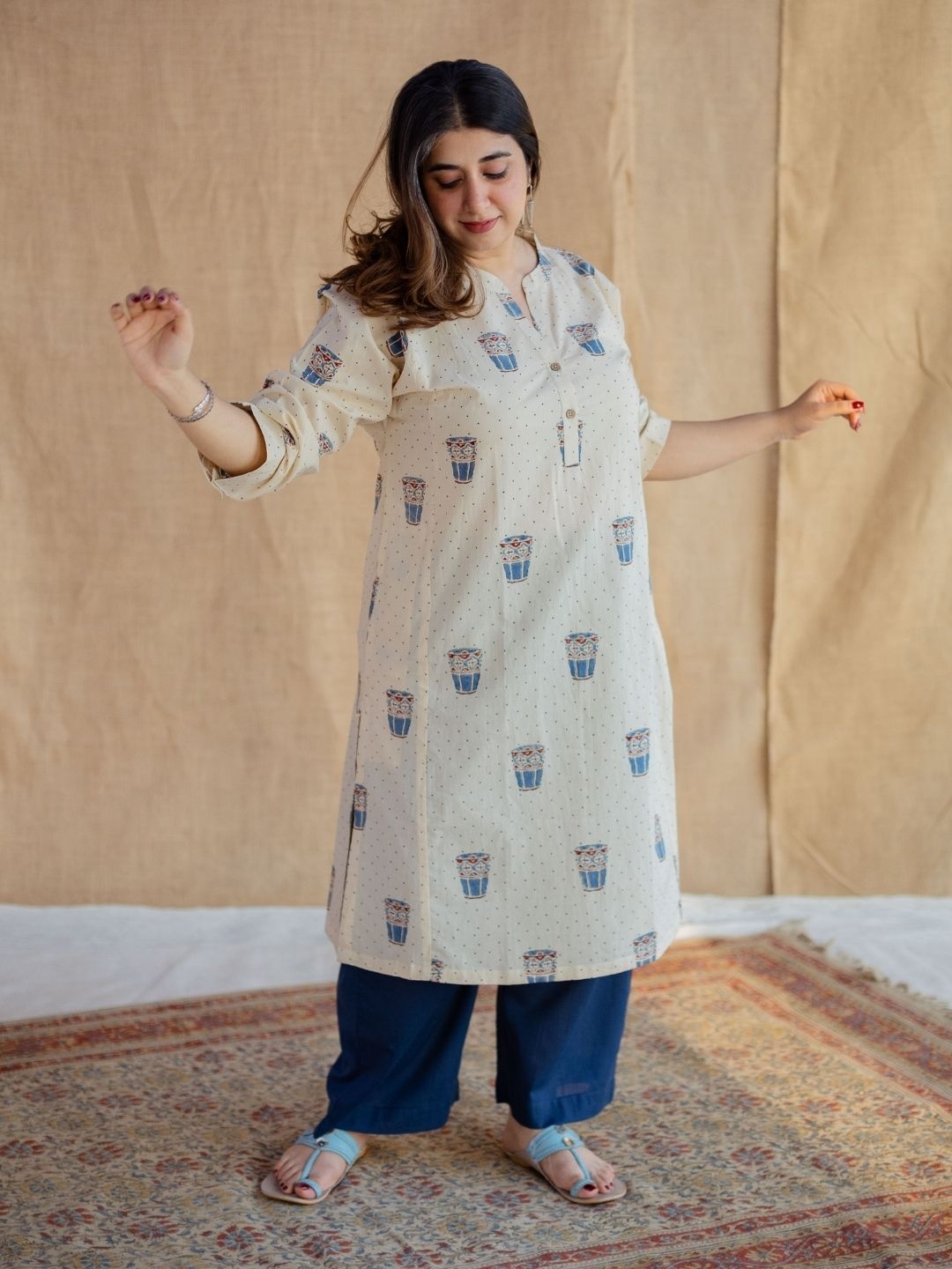 

THE INDIAN ETHNIC CO Off-White Straight Ajrakh Cotton Kurta