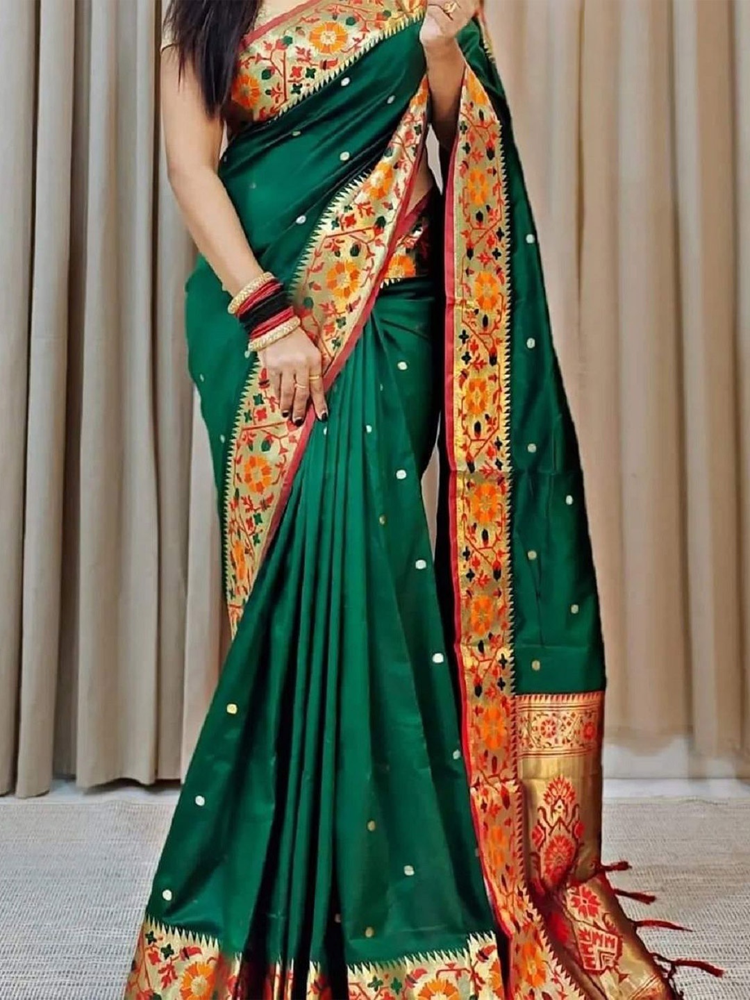 

Aika Woven Design Zari Pure Silk Banarasi Saree, Green