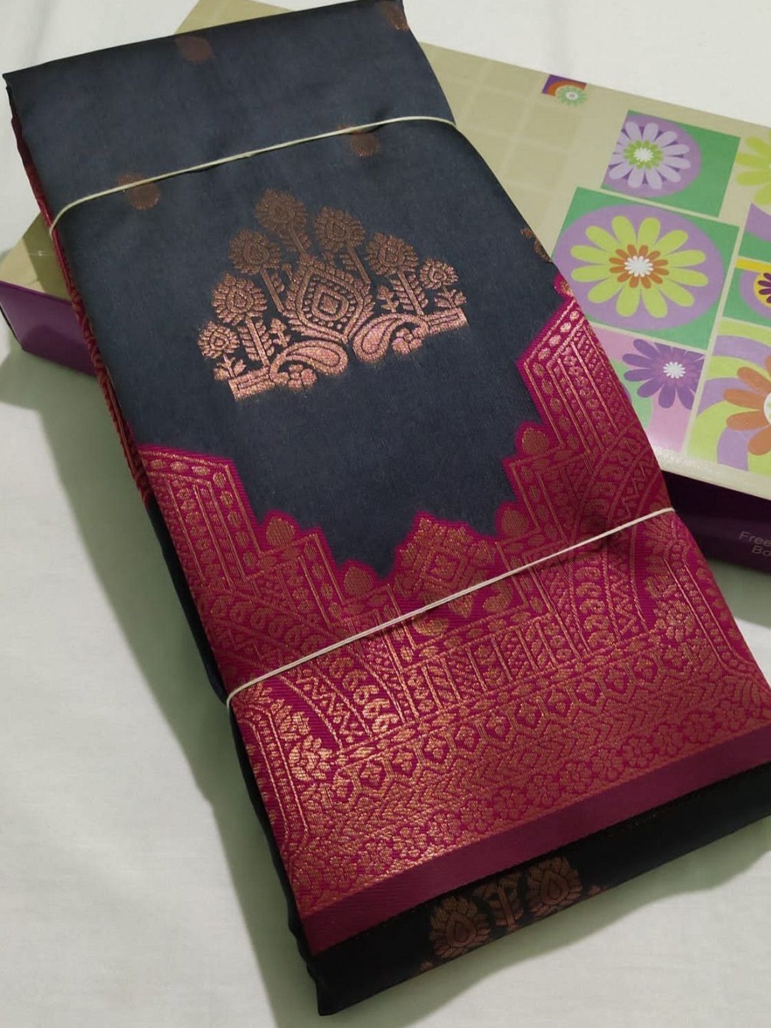 

Aika Woven Design Zari Pure Silk Banarasi Saree, Black