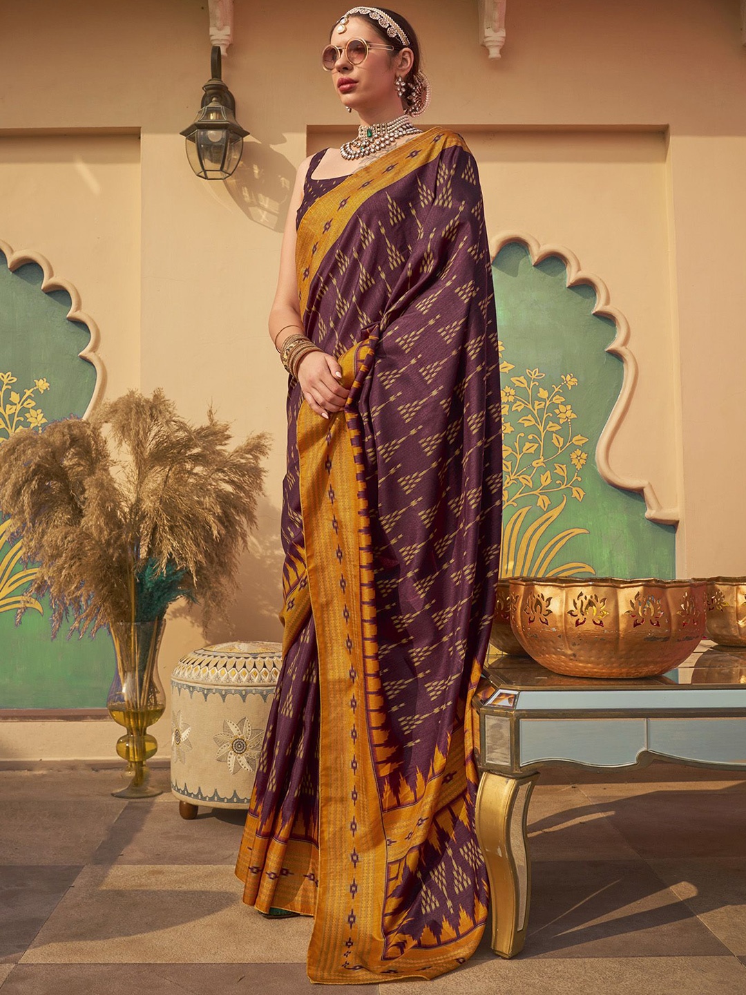 

elora Woven Design Silk Blend Saree, Maroon