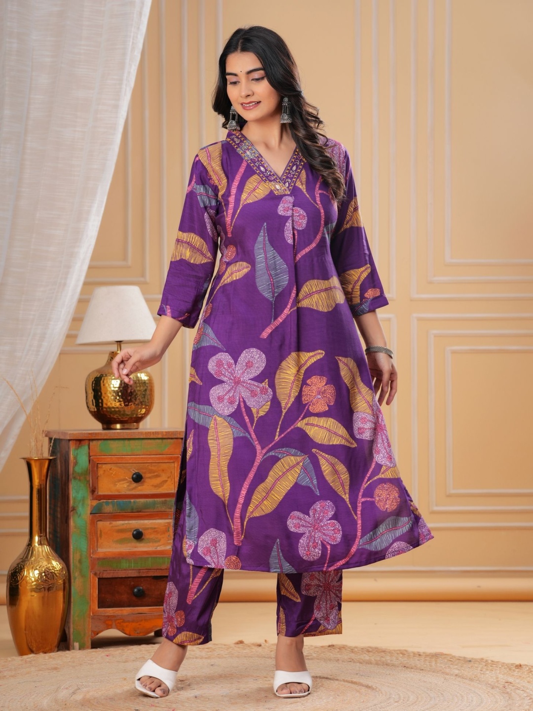 

EtnicaWear Floral Printed V- Neck A-line Kurta With Trousers, Purple