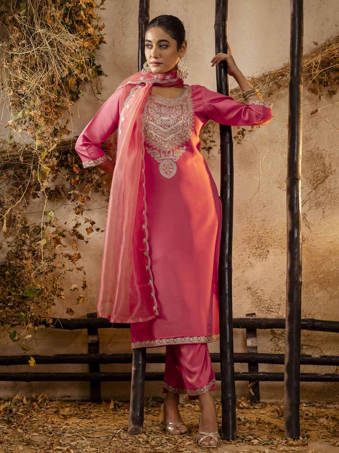 

VredeVogel Zari Embellished Round Neck Anarkali Kurta With Trouser And Dupatta, Peach