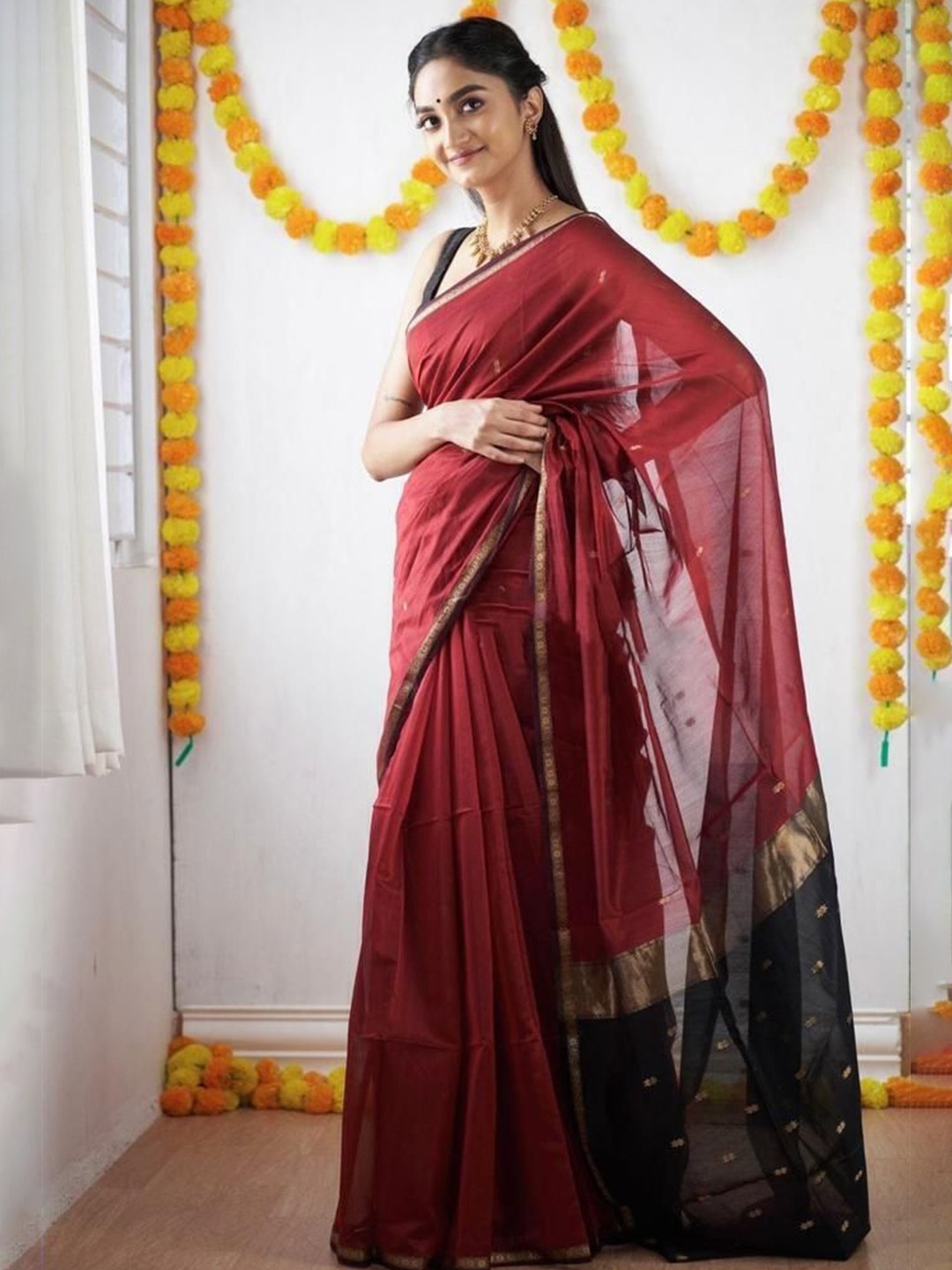 

Upalksh Woven Design Zari Kota Saree, Red