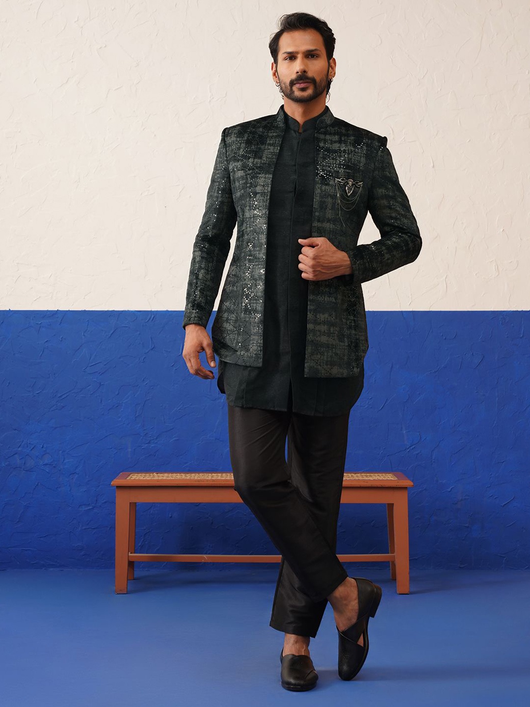 

TheEthnic.Co Men self-textured velvet fabric Sherwani Set, Black