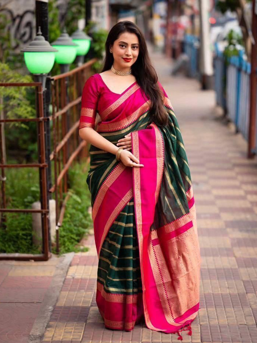 

Upalksh Woven Design Zari Kota Saree, Green