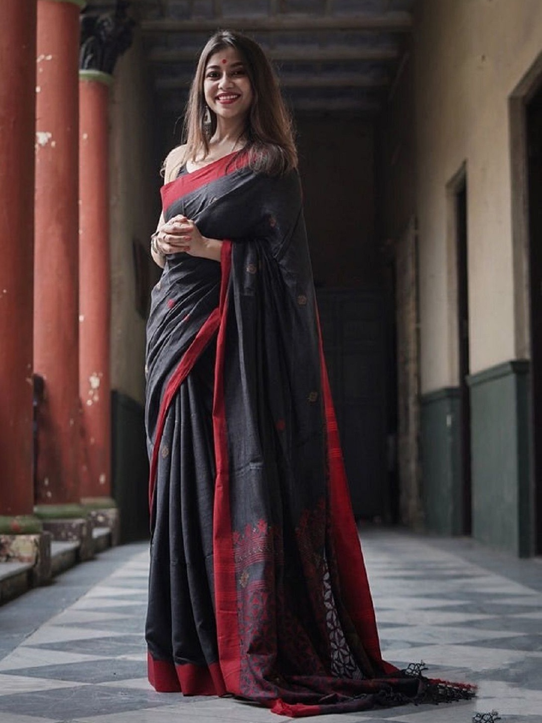 

Aika Woven Design Zari Pure Cotton Chanderi Saree, Black