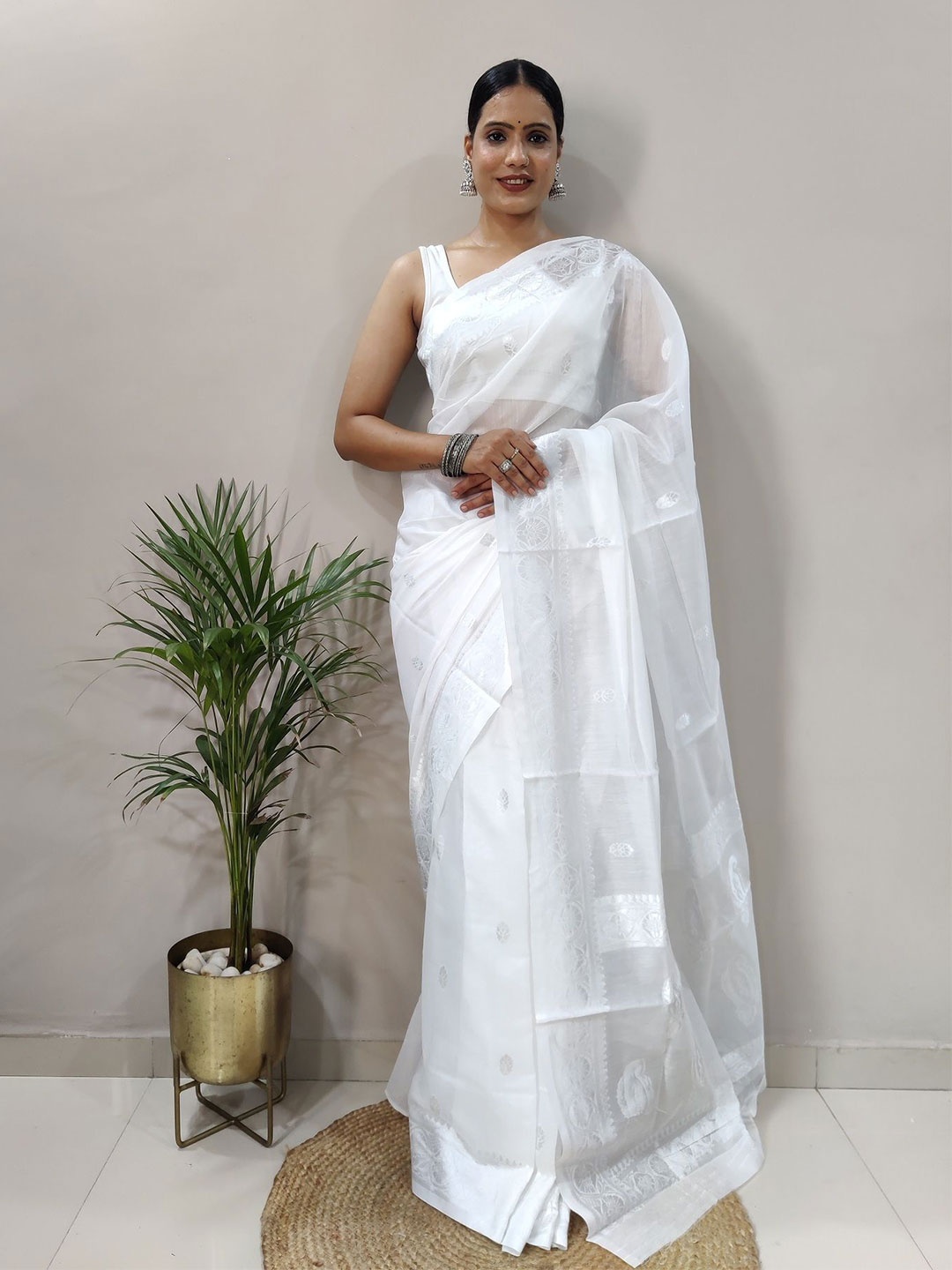 

Aika Woven Design Zari Pure Georgette Saree, White
