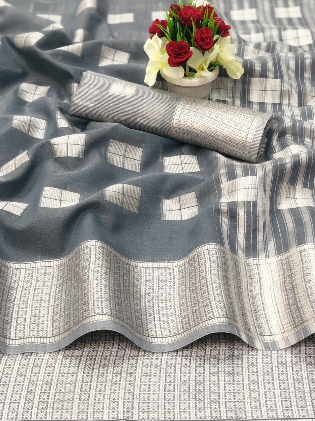 

Aika Woven Design Zari Saree, Grey