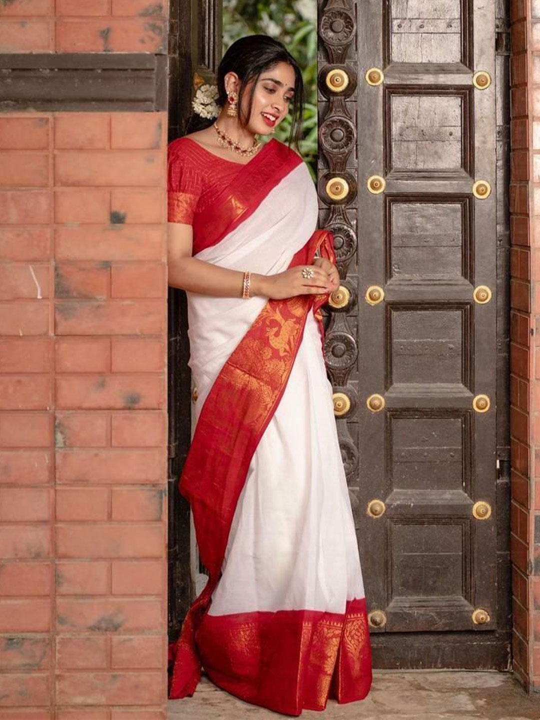 

Aika Woven Design Zari Pure Silk Kanjeevaram Saree, White
