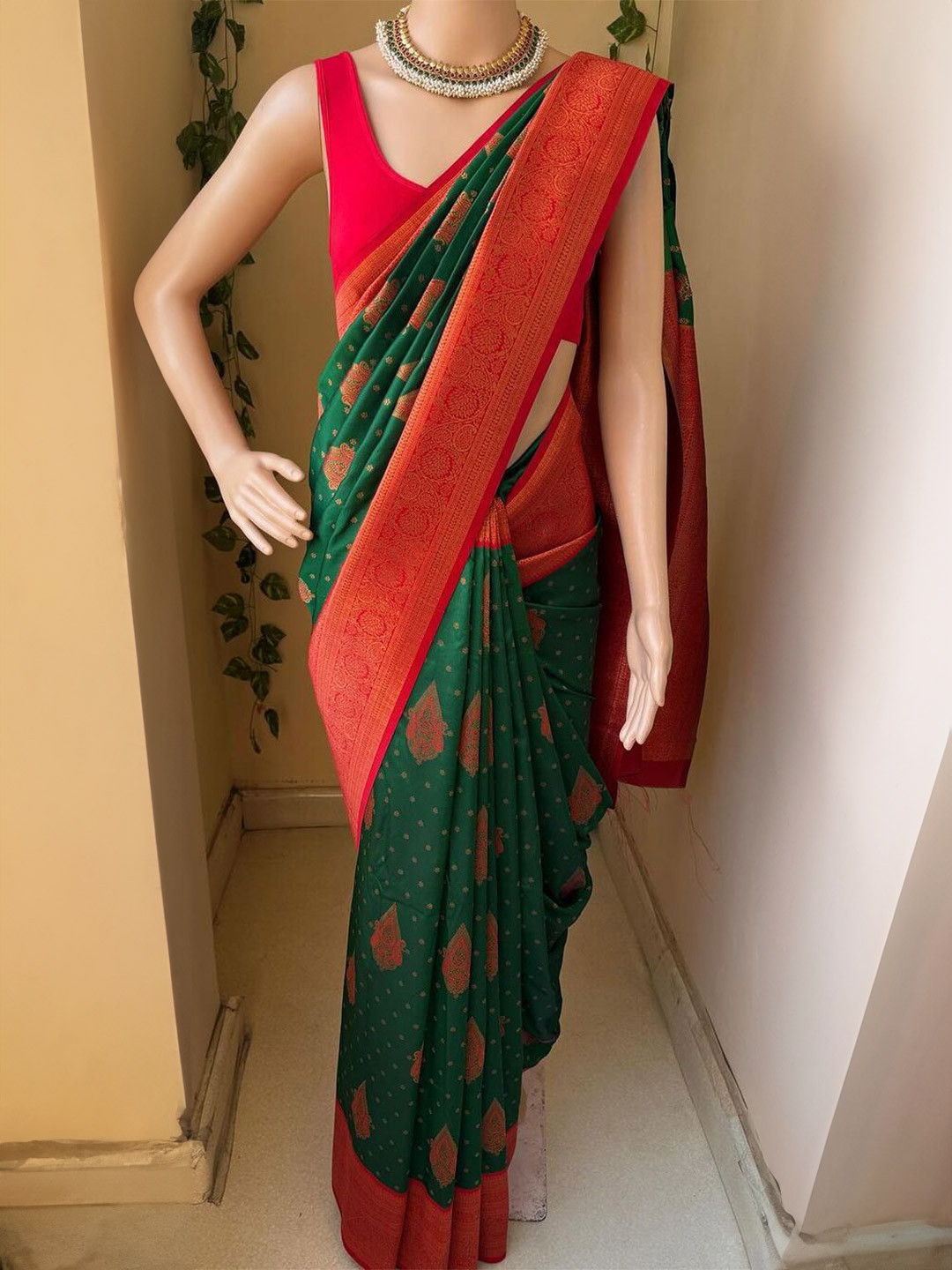 

Aika Woven Design Zari Pure Silk Banarasi Saree, Green