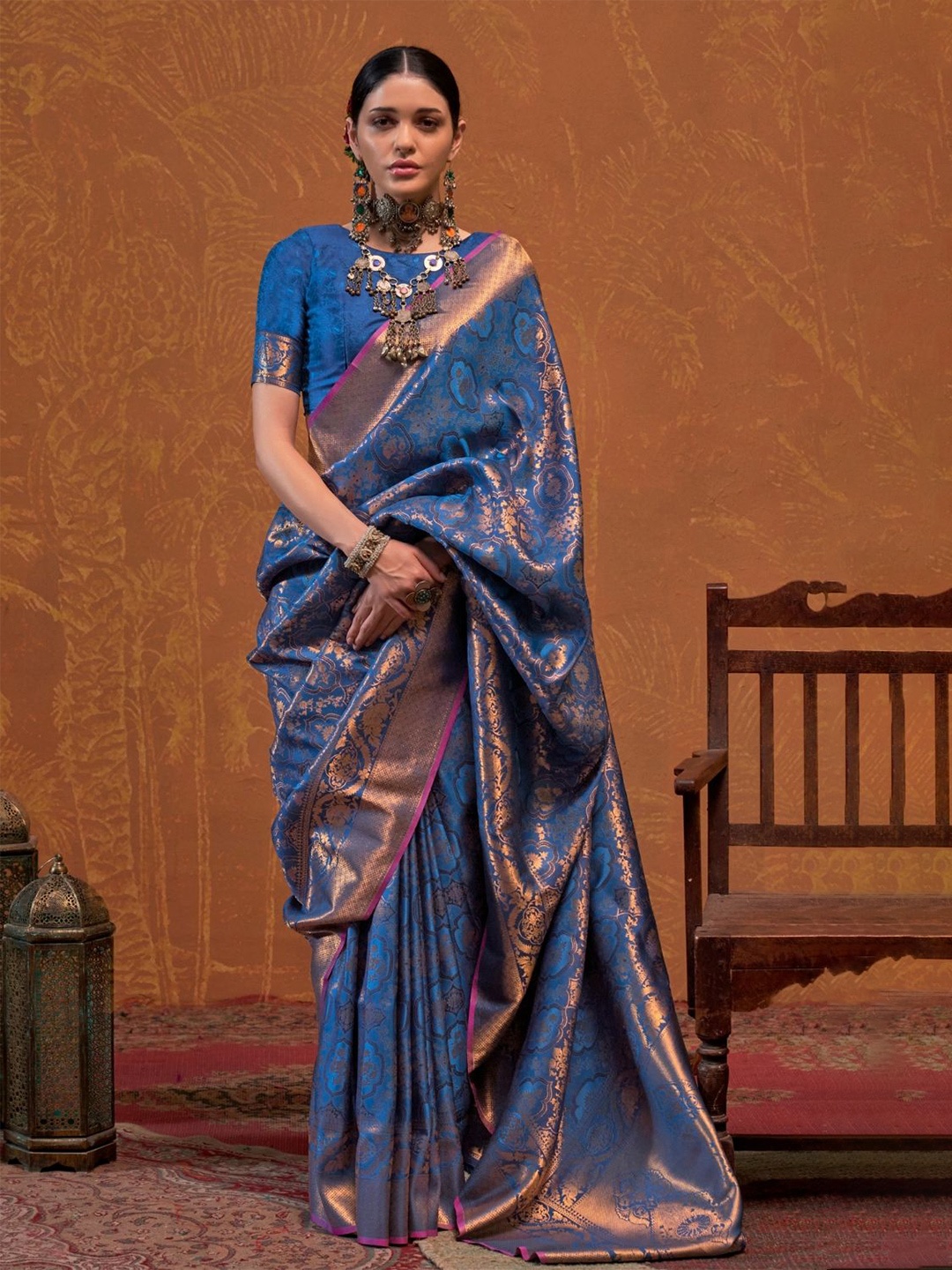 

PEENGAX Woven Design Zari Saree, Blue