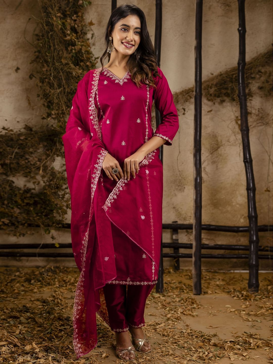 

VredeVogel Zari Embroidered V-Neck Straight Kurta With Trouser And Dupatta, Maroon