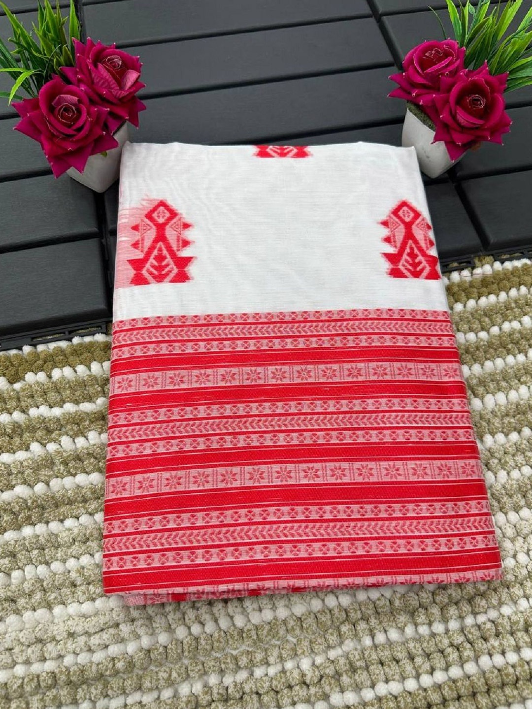 

Aika Woven Design Zari Pure Cotton Chanderi Saree, White