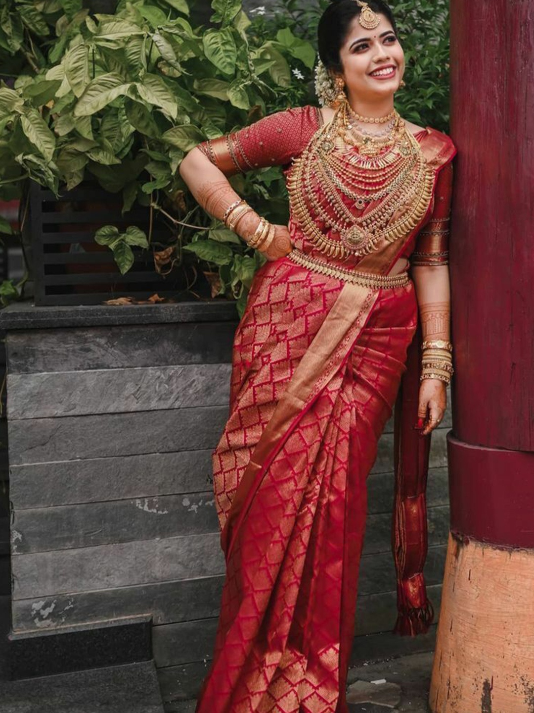 

Upalksh Woven Design Zari Pure Silk Tussar Saree, Red