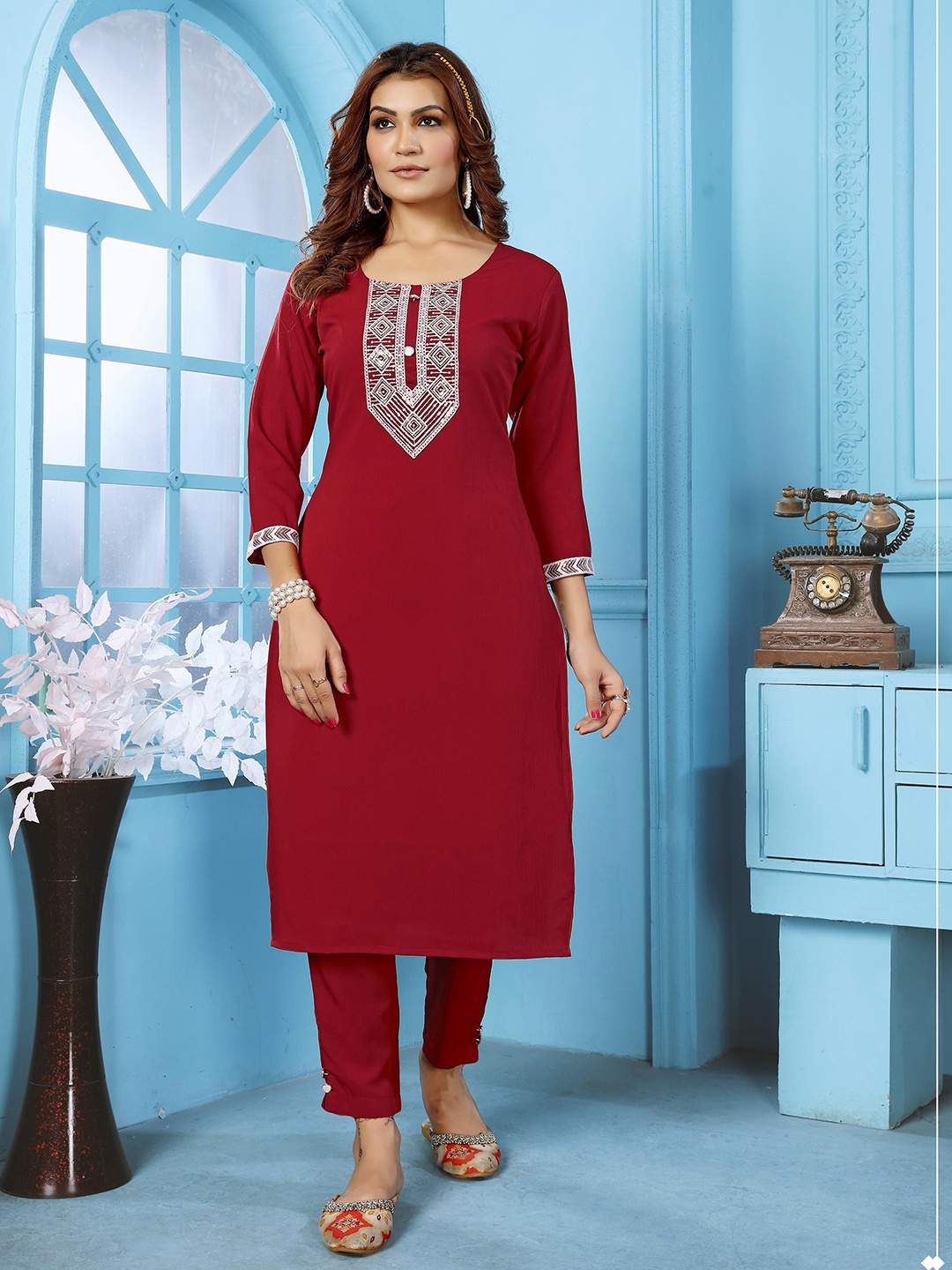 

Artihc Geometric Yoke Design Three-Quarter Sleeves Sequinned Straight Kurta With Trouser, Maroon