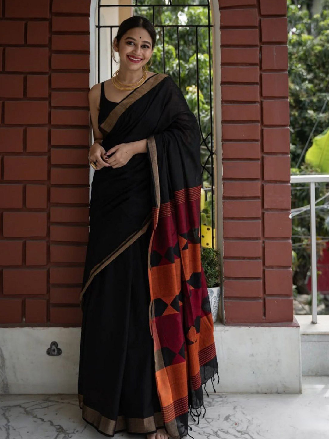 

Aika Solid Woven Design Pure Georgette Saree, Black