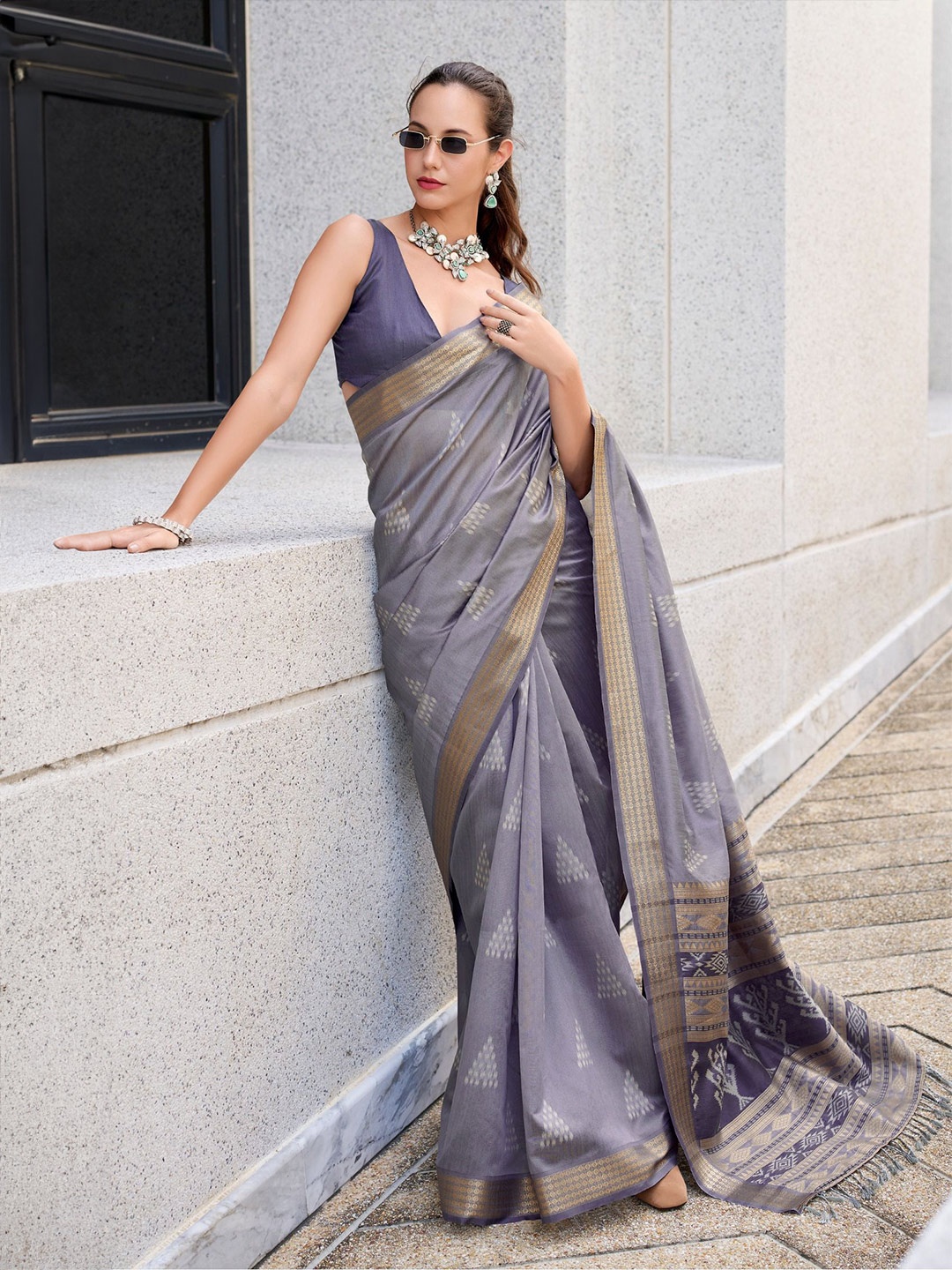 

MySilkLove Printed Zari Banarasi Saree, Grey