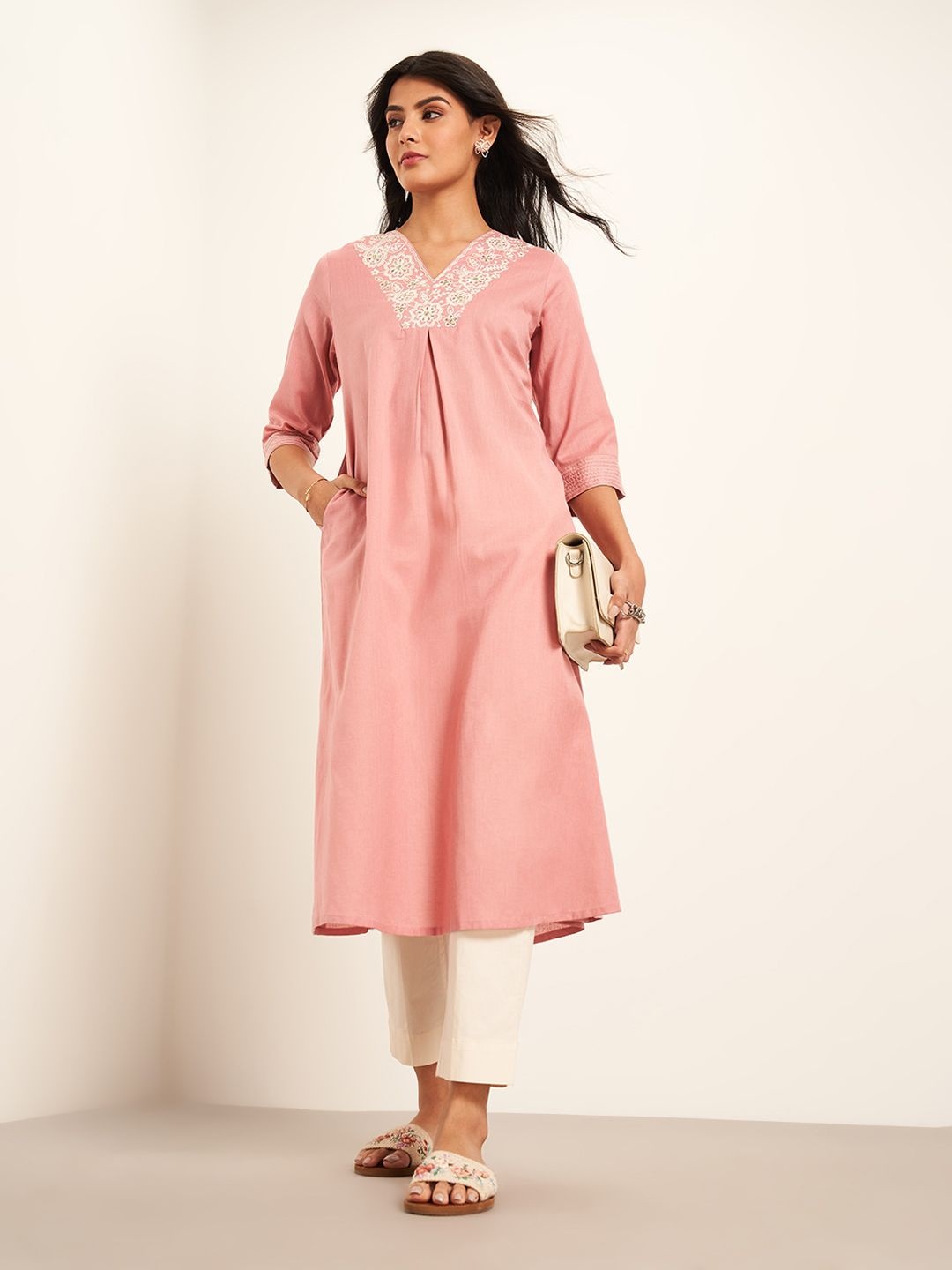 

RANGMANCH BY PANTALOONS Floral Woven Design Thread Work V-Neck A-Line Kurta, Pink
