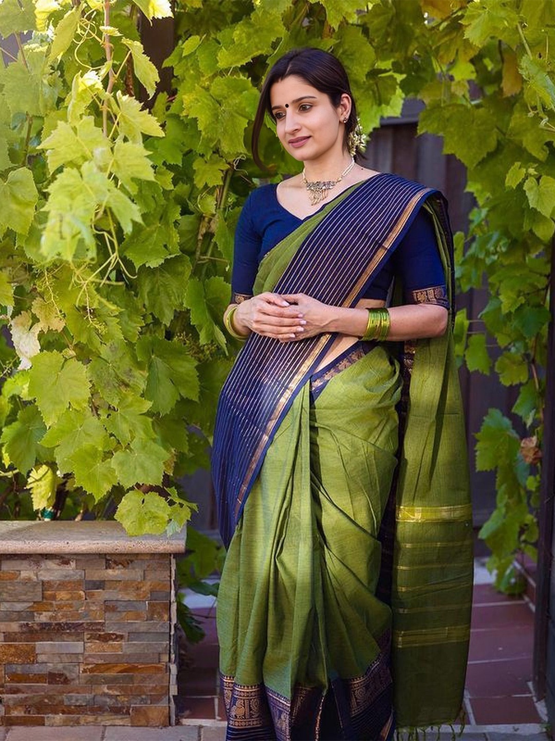 

Upalksh Zari Jute Silk Kanjeevaram Saree, Green