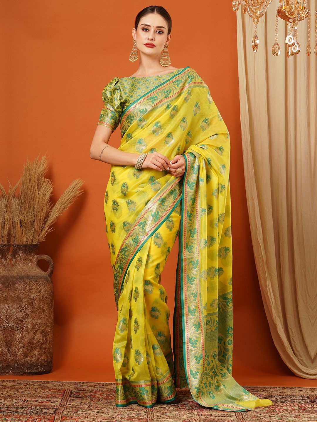 

WINKLECART Woven Design Floral Zari Pure Silk Banarasi Saree, Green