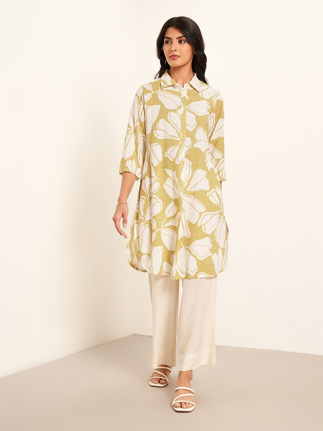 

RANGMANCH BY PANTALOONS Floral Printed Shirt Collar Straight Kurta, Yellow