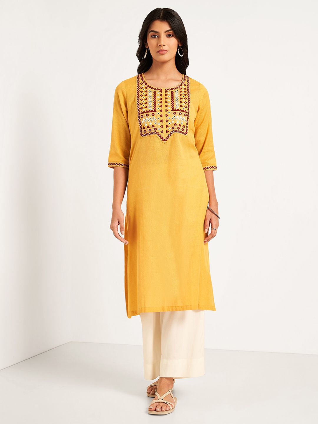 

RANGMANCH BY PANTALOONS Embroidered Round Neck Mirror Work Straight Kurtas, Yellow