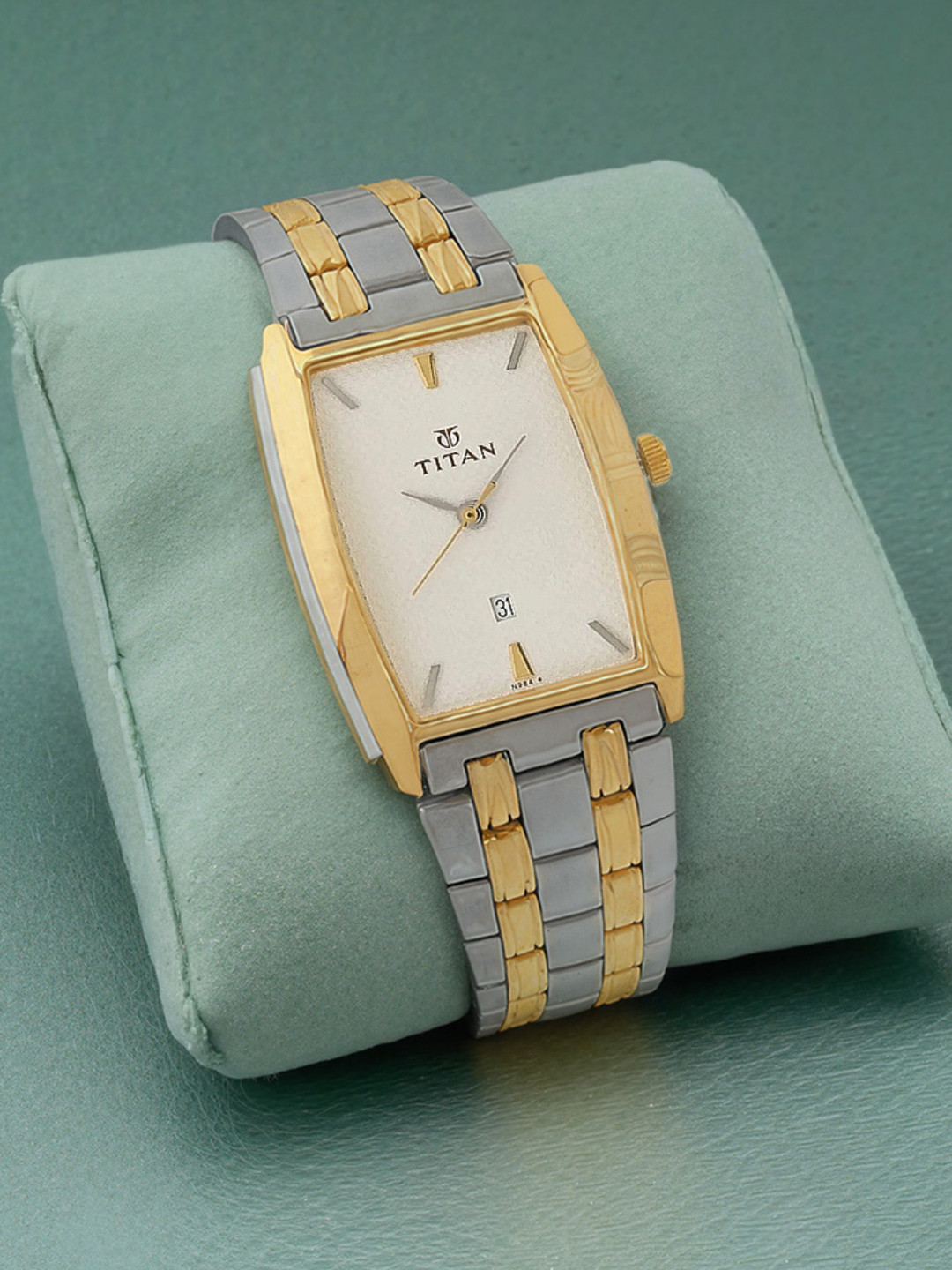 Titan Quartz Analog With Silver Dial Watch For Men - Np1163bm01