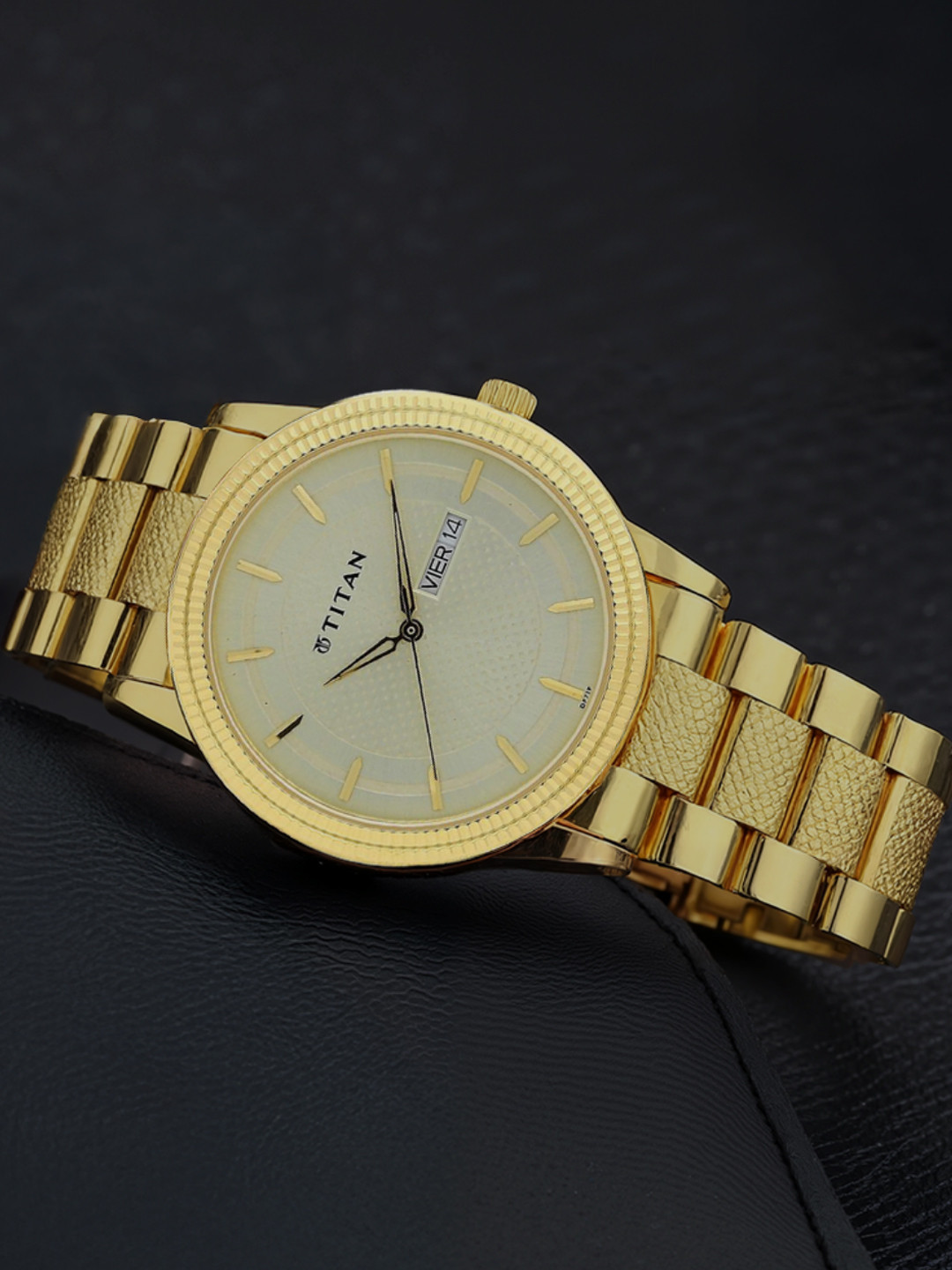 Titan Karishma Quartz Analog With Champagne Dial Watch For Men - Nt1650ym06