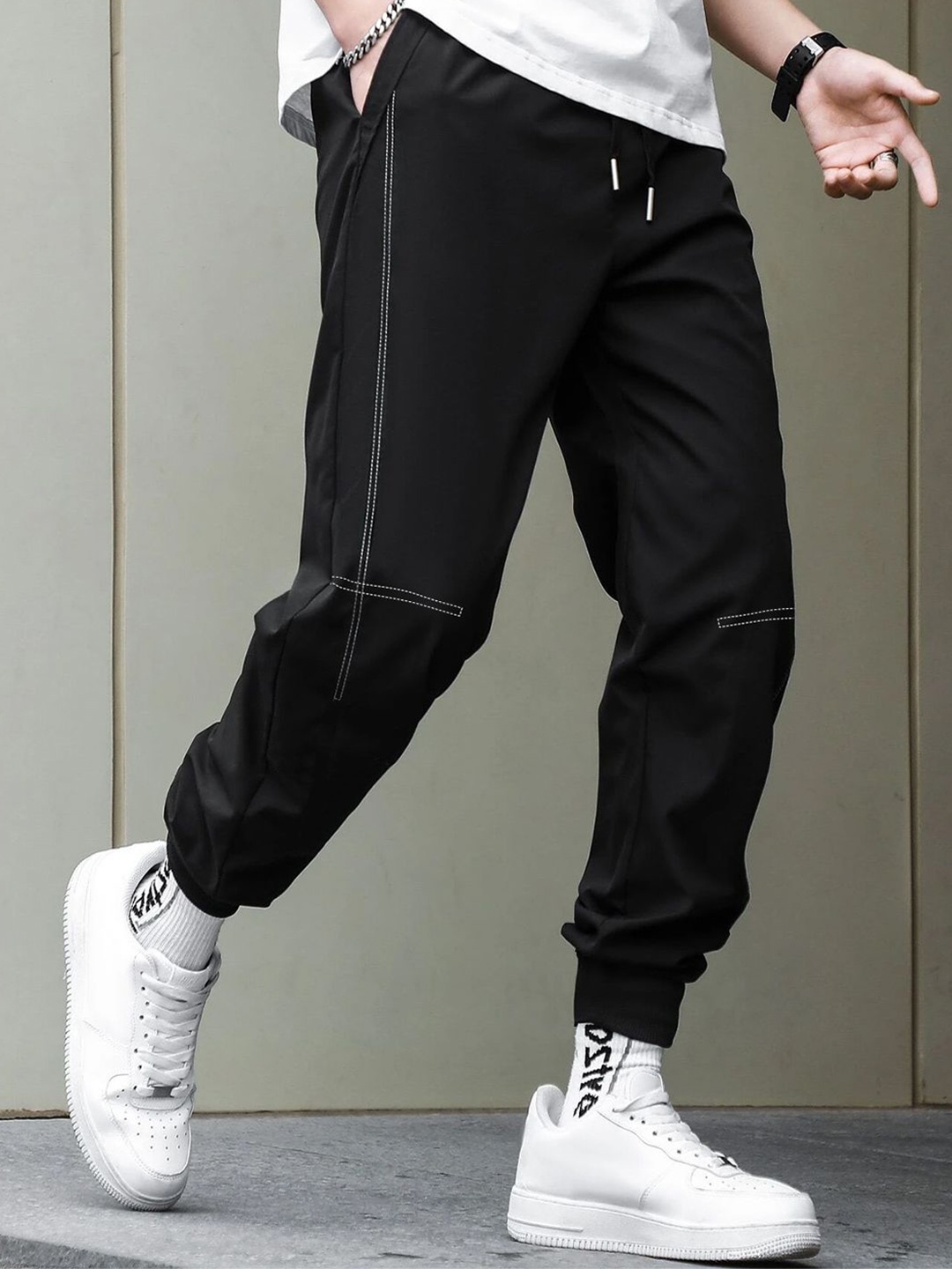 

NOBERO Men Oversized Fit Joggers, Black