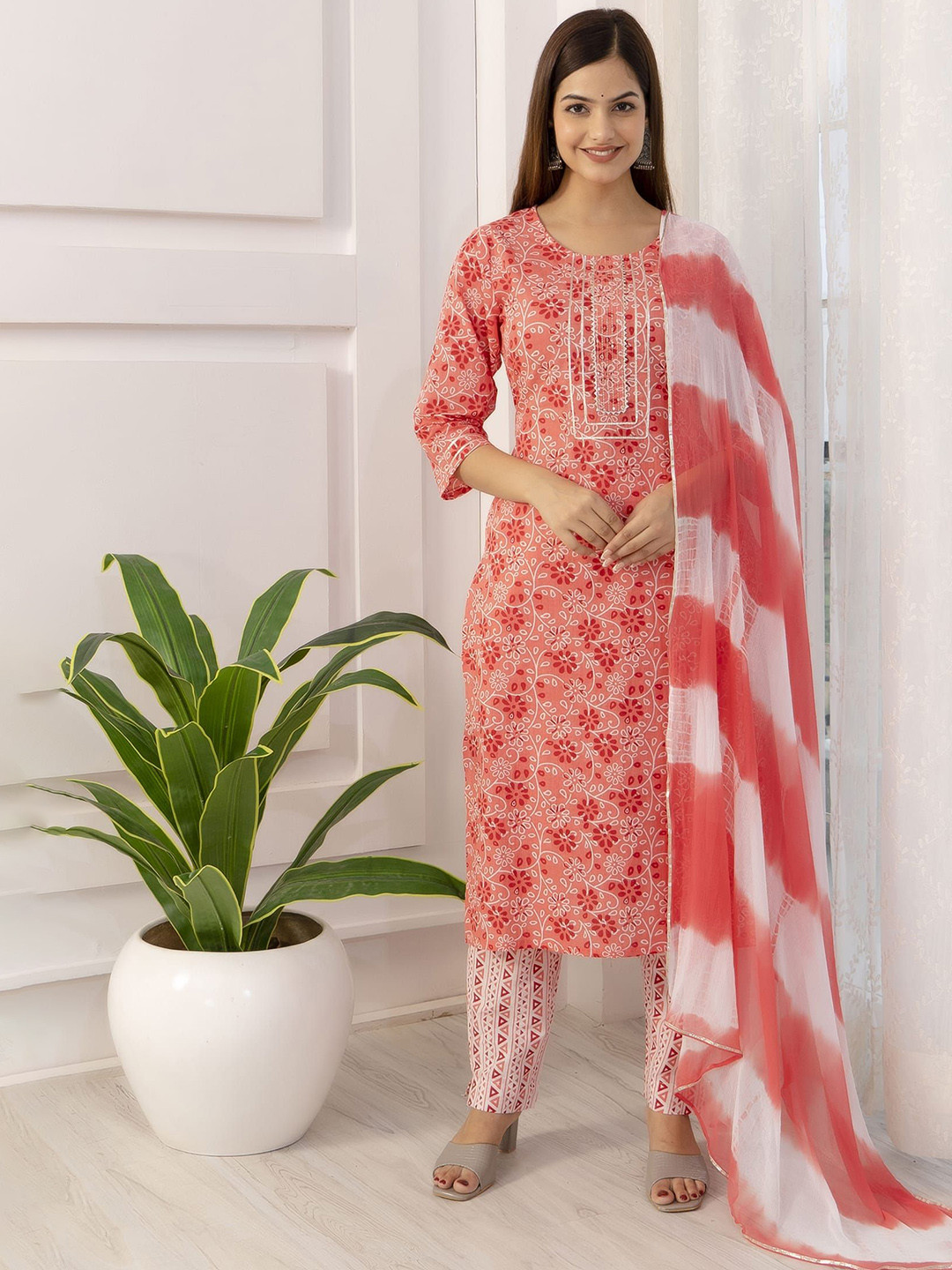 

RANGREAL Women Floral Printed Regular Pure Cotton Kurti with Trousers & With Dupatta, Pink