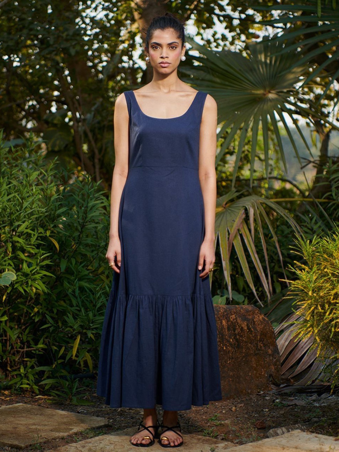 

Saphed Women Scoop Neck Sleeveless Flounce Hem Maxi Dress, Navy blue