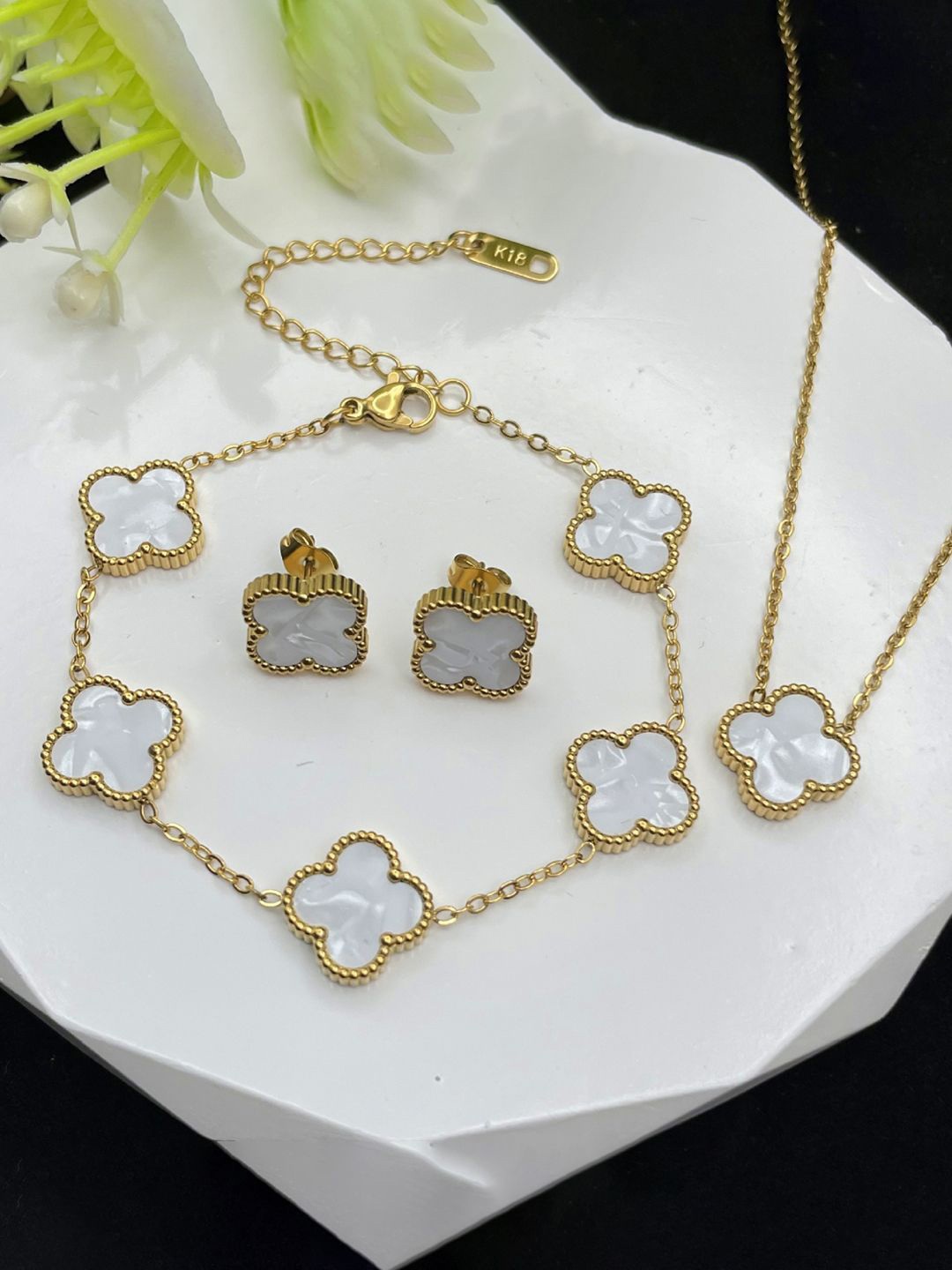 

Jewels Galaxy Gold Plated Stainless Steel Clover Jewellery Set