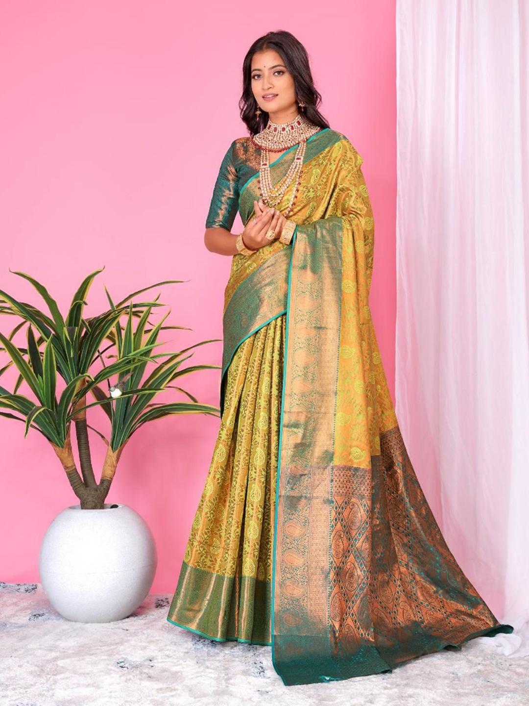 

AKSH FASHION Woven Design Zari Silk Blend Banarasi Saree, Yellow