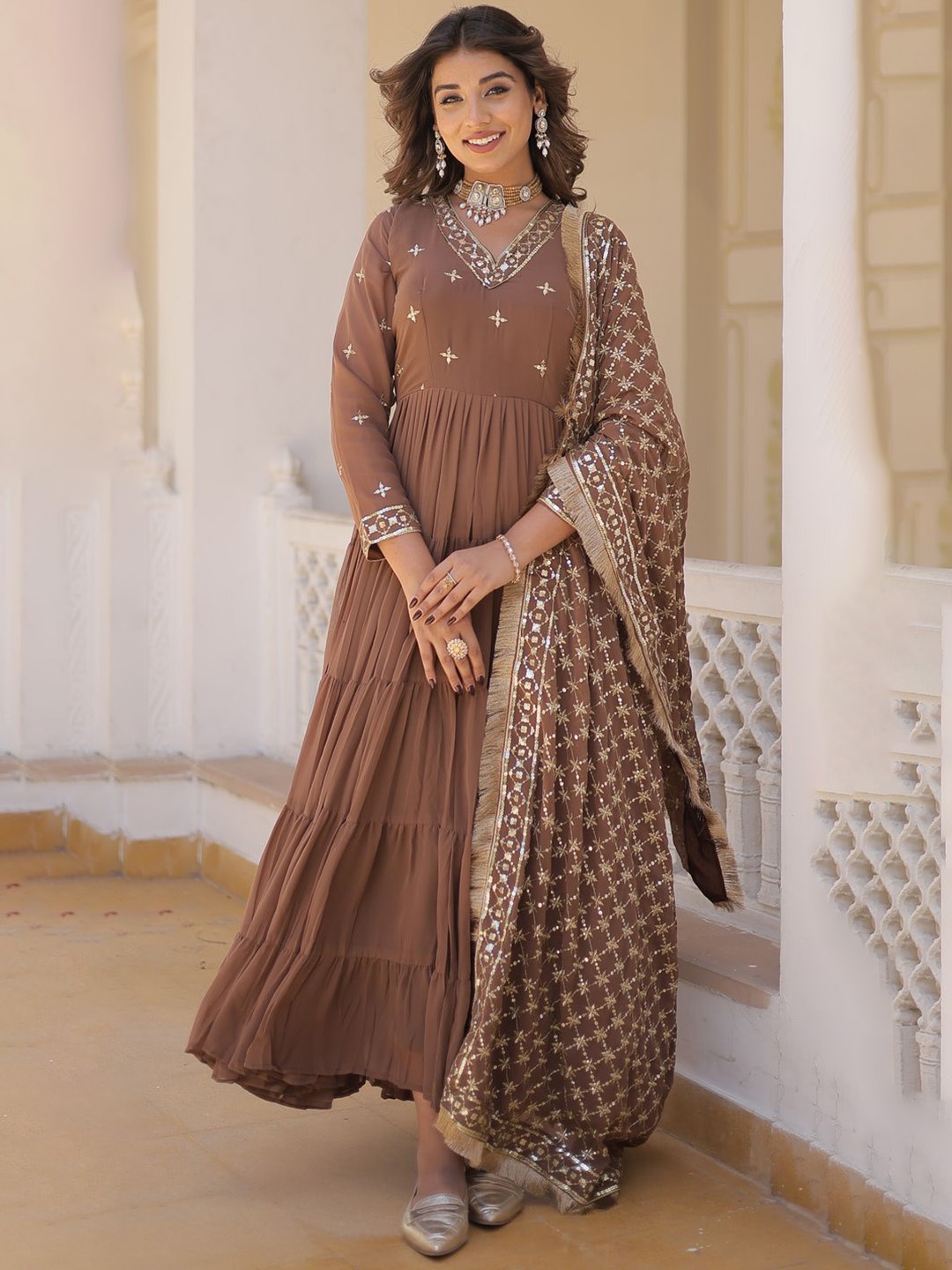 

Wedani Women Floral Embroidered Georgette Anarkali Kurta, Brown