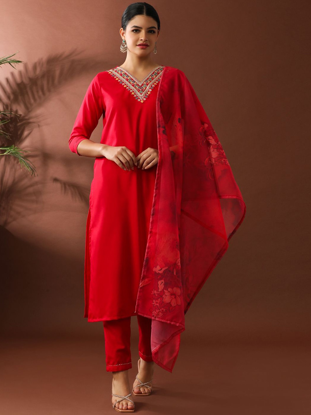 

Jaipur Kurti Women Regular Thread Work Kurta with Trousers & With Dupatta, Red