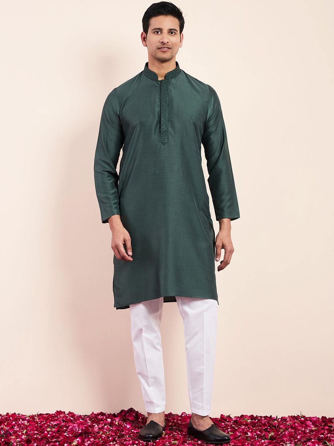 

Satwaa Yoke Design Mandarin Collar Thread Work Cotton Straight Kurta, Green