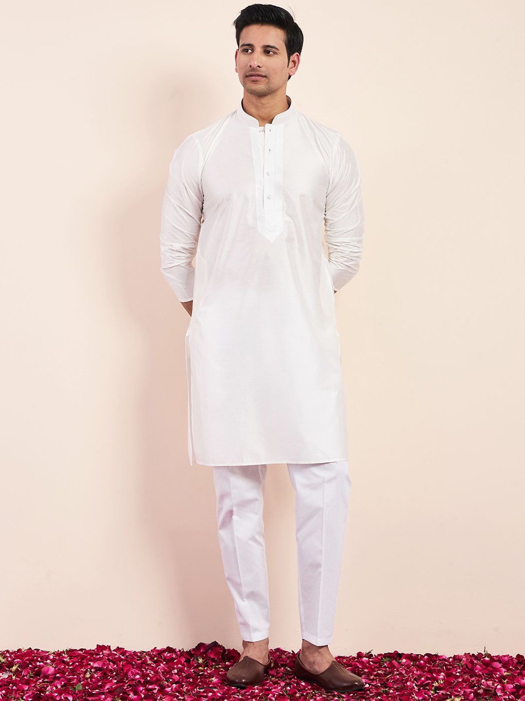

Satwaa Yoke Design Mandarin Collar Thread Work Cotton Silk Straight Kurta, Off white