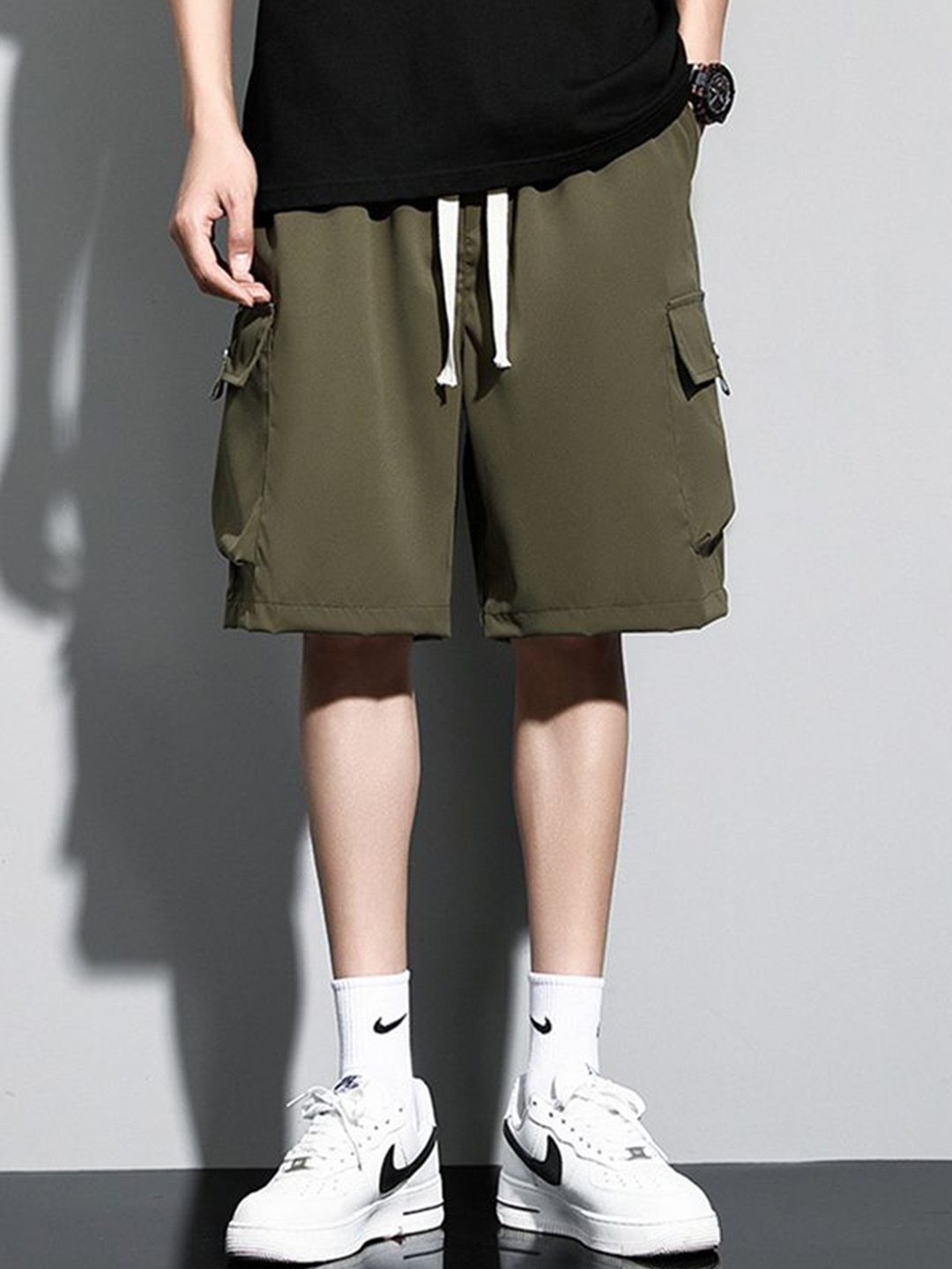 

StyleCast x Revolte Men Loose Fit Outdoor Cargo Shorts, Green