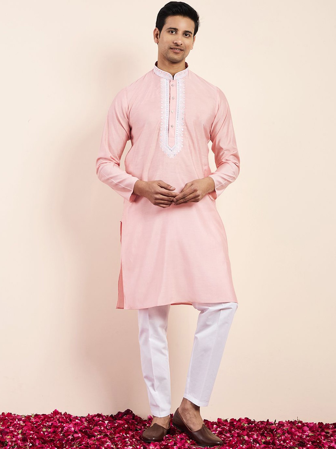 

Satwaa Yoke Design Mandarin Collar Chikankari Cotton Silk Straight Kurta, Pink