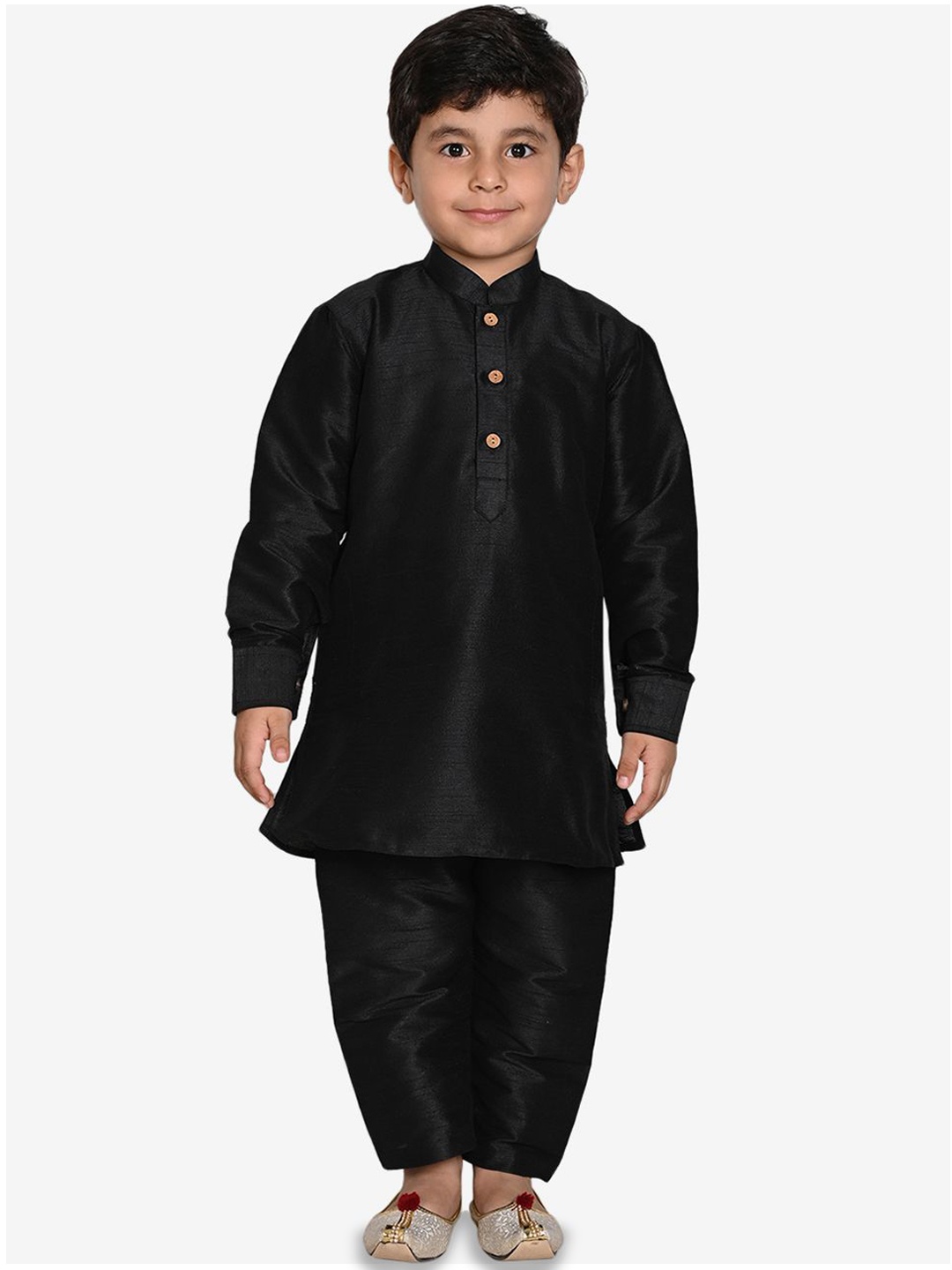 

Pehanaava Boys Regular Thread Work Kurta with Pyjamas, Black
