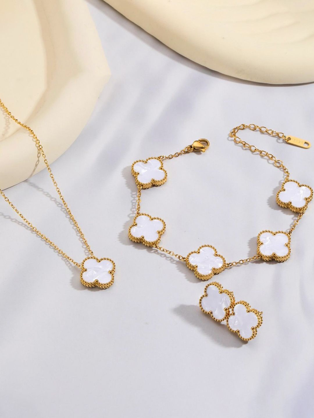 

Designs & You Gold Plated Stainless Steel Clover Jewellery Set