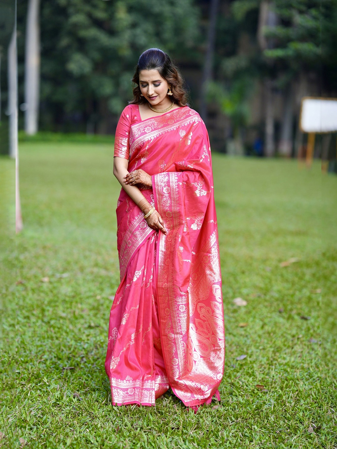 

Rangtulika Ethnics Motifs Woven Design Zari Banarasi Saree, Pink
